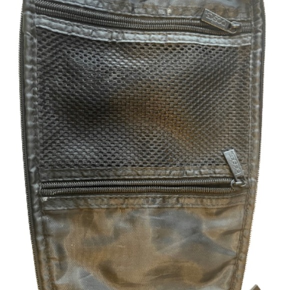 Hanging Travel bag - Picture 2 of 9